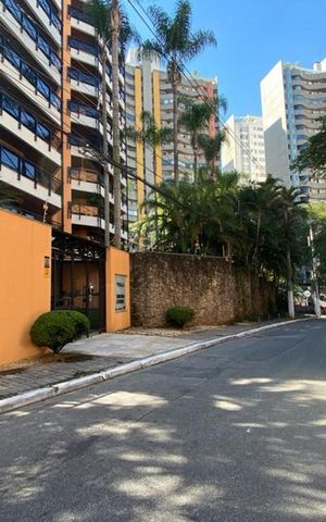 Apartamento à venda com 212m², 3 quartos e 3 vagas Apartamento à venda com 212m², 3 quartos e 3 vagasVista da Rua