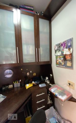 Apartamento à venda com 212m², 3 quartos e 3 vagas Apartamento à venda com 212m², 3 quartos e 3 vagasEscritório