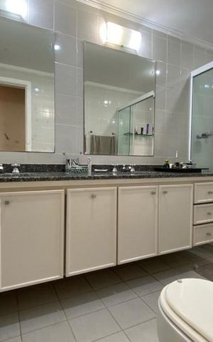 Apartamento à venda com 212m², 3 quartos e 3 vagas Apartamento à venda com 212m², 3 quartos e 3 vagasBanheiro da Suíte 1
