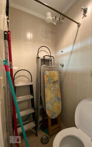 Apartamento à venda com 212m², 3 quartos e 3 vagas Apartamento à venda com 212m², 3 quartos e 3 vagasBanheiro de Serviço