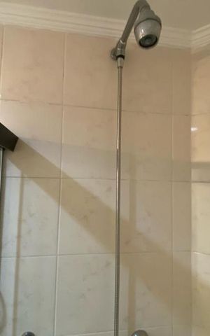 Apartamento à venda com 212m², 3 quartos e 3 vagas Apartamento à venda com 212m², 3 quartos e 3 vagasChuveiro