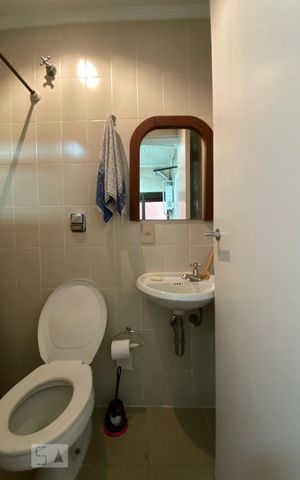 Apartamento à venda com 212m², 3 quartos e 3 vagas Apartamento à venda com 212m², 3 quartos e 3 vagasBanheiro de Serviço