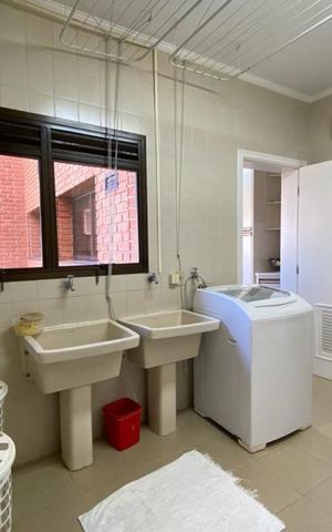 Apartamento à venda com 212m², 3 quartos e 3 vagas Apartamento à venda com 212m², 3 quartos e 3 vagasÁrea de Serviço
