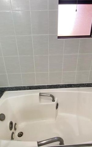 Apartamento à venda com 212m², 3 quartos e 3 vagas Apartamento à venda com 212m², 3 quartos e 3 vagasBanheira