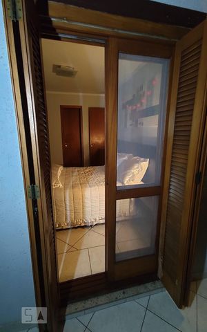 Casa à venda com 180m², 3 quartos e 2 vagas Casa à venda com 180m², 3 quartos e 2 vagasSacada Quarto 1 suíte