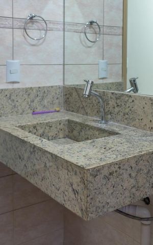 Casa à venda com 250m², 3 quartos e 2 vagas Casa à venda com 250m², 3 quartos e 2 vagasDetalhe do Banheiro Social