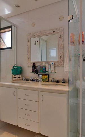 Apartamento para alugar com 197m², 4 quartos e 3 vagasBanheiro da Suíte 1