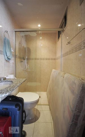 Casa à venda com 205m², 4 quartos e 3 vagasBanheiro da suíte 4