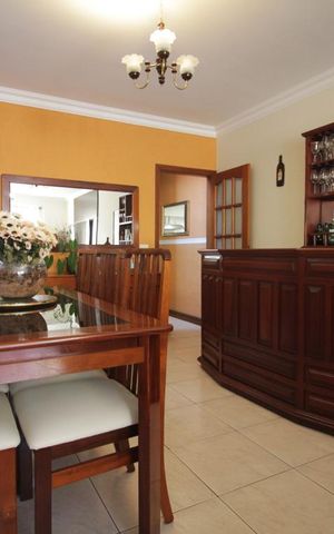 Casa à venda com 205m², 4 quartos e 3 vagasSala