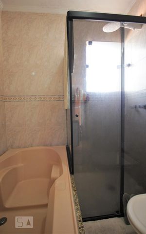 Casa à venda com 205m², 4 quartos e 3 vagasBanheiro da suíte 1