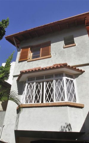 Casa à venda com 205m², 4 quartos e 3 vagasFachada