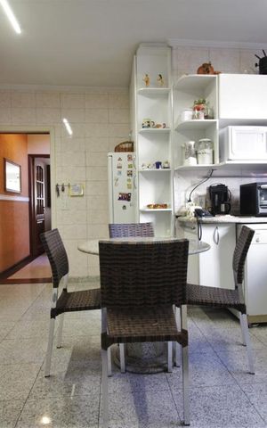 Casa à venda com 205m², 4 quartos e 3 vagasCozinha