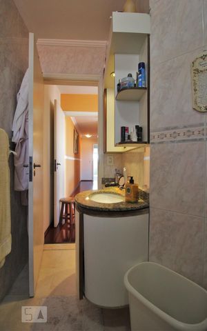 Casa à venda com 205m², 4 quartos e 3 vagasBanheiro da suíte 1