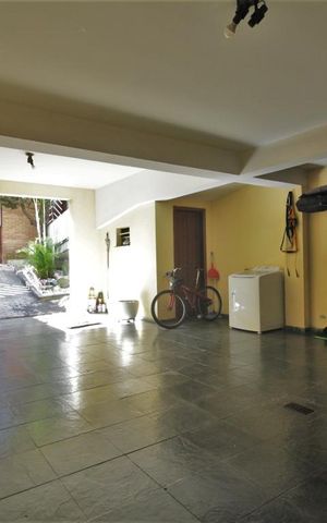 Casa à venda com 205m², 4 quartos e 3 vagasGaragem