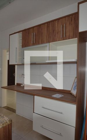 Apartamento para alugar com 71m², 2 quartos e 1 vagaDetalhe da cozinha