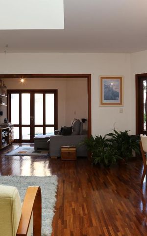 Casa à venda com 385m², 4 quartos e 6 vagasSala