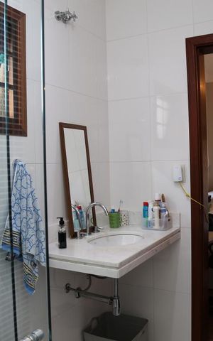 Casa à venda com 385m², 4 quartos e 6 vagasBanheiro da Suíte 3