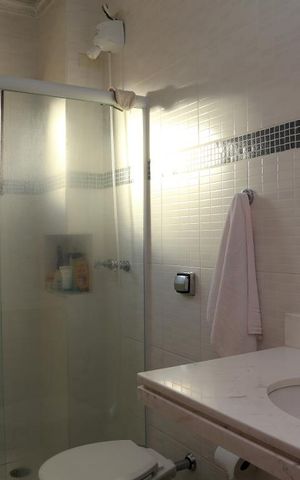 Casa à venda com 385m², 4 quartos e 6 vagasBanheiro da Suíte 2