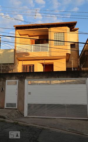 Casa à venda com 385m², 4 quartos e 6 vagasFachada