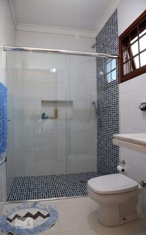 Casa à venda com 385m², 4 quartos e 6 vagasBanheiro da Suíte 3