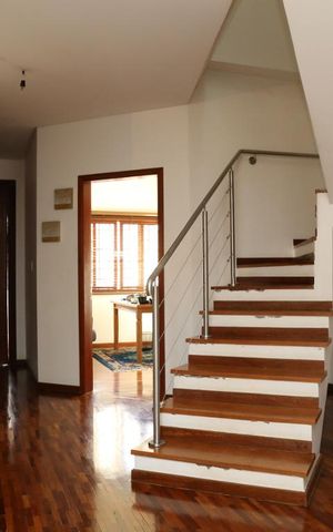 Casa à venda com 385m², 4 quartos e 6 vagasHall