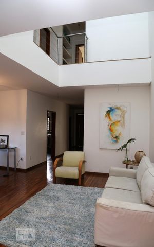Casa à venda com 385m², 4 quartos e 6 vagasSala