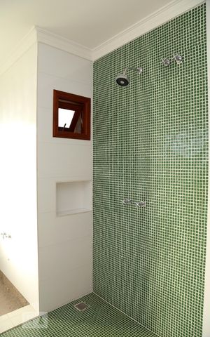 Casa à venda com 385m², 4 quartos e 6 vagasBanheiro da Suíte 1
