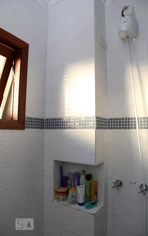 Casa à venda com 385m², 4 quartos e 6 vagasBanheiro da Suíte 2
