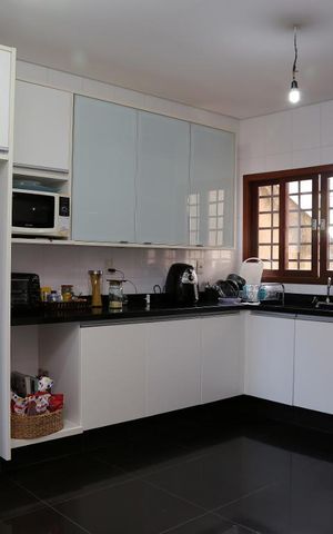 Casa à venda com 385m², 4 quartos e 6 vagasCozinha