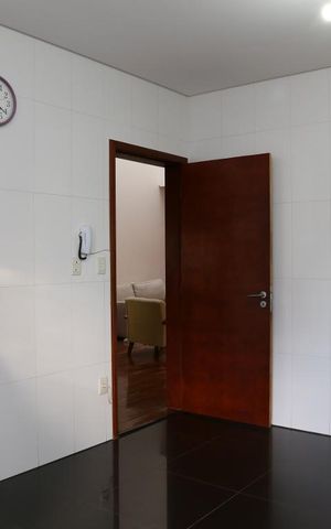 Casa à venda com 385m², 4 quartos e 6 vagasCozinha