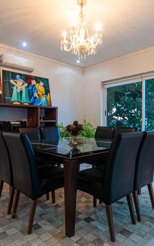 Casa à venda com 450m², 4 quartos e 4 vagas Casa à venda com 450m², 4 quartos e 4 vagasSala de Jantar