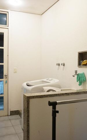 Casa de condomínio para alugar com 260m², 5 quartos e 2 vagasÁrea de Serviço
