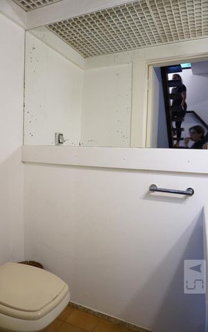 Casa de condomínio para alugar com 260m², 5 quartos e 2 vagasLavabo