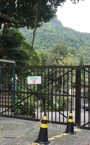 Casa de condomínio para alugar com 260m², 5 quartos e 2 vagasFachada