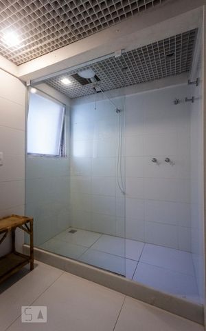 Casa de condomínio para alugar com 260m², 5 quartos e 2 vagas Casa de condomínio para alugar com 260m², 5 quartos e 2 vagasBanheiro da Suíte 2