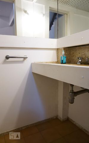 Casa de condomínio para alugar com 260m², 5 quartos e 2 vagasLavabo