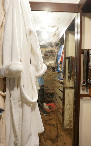 Casa de condomínio para alugar com 260m², 5 quartos e 2 vagasCloset da suíte 2