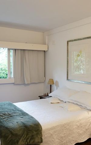 Casa de condomínio para alugar com 260m², 5 quartos e 2 vagasSuíte 2