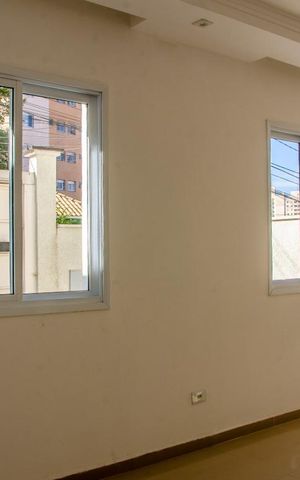 Casa à venda com 105m², 2 quartos e 2 vagas Casa à venda com 105m², 2 quartos e 2 vagasSala