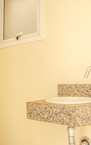 Casa à venda com 105m², 2 quartos e 2 vagas Casa à venda com 105m², 2 quartos e 2 vagasLavabo