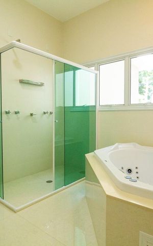 Casa à venda com 250m², 3 quartos e 5 vagas Casa à venda com 250m², 3 quartos e 5 vagasBanheiro da Suíte 1