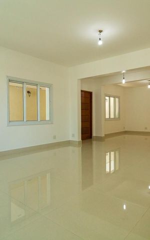 Casa à venda com 250m², 3 quartos e 5 vagas Casa à venda com 250m², 3 quartos e 5 vagasSala