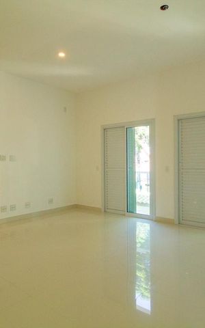Casa à venda com 250m², 3 quartos e 5 vagas Casa à venda com 250m², 3 quartos e 5 vagasSuíte