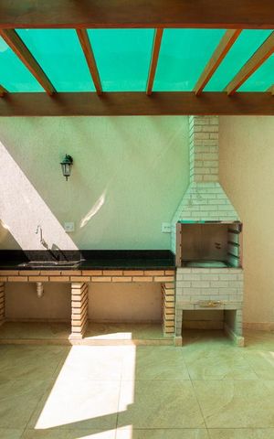 Casa à venda com 250m², 3 quartos e 5 vagas Casa à venda com 250m², 3 quartos e 5 vagasChurrasqueira