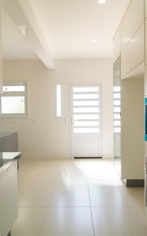 Casa à venda com 250m², 3 quartos e 5 vagas Casa à venda com 250m², 3 quartos e 5 vagasCozinha