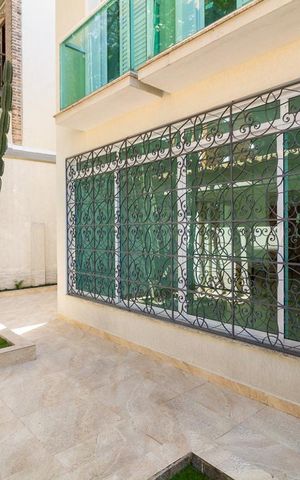 Casa à venda com 250m², 3 quartos e 5 vagas Casa à venda com 250m², 3 quartos e 5 vagasFachada