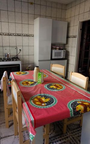 Casa à venda com 380m², 4 quartos e 2 vagas Casa à venda com 380m², 4 quartos e 2 vagasCozinha