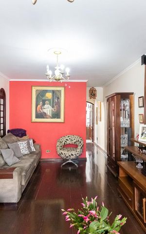 Casa à venda com 300m², 3 quartos e 5 vagas Casa à venda com 300m², 3 quartos e 5 vagasSala