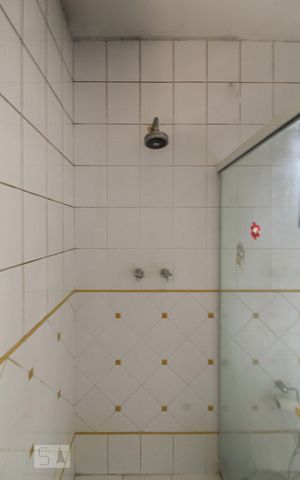 Casa à venda com 450m², 5 quartos e 4 vagas Casa à venda com 450m², 5 quartos e 4 vagasBanheiro da Suíte 2