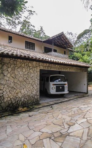 Casa à venda com 450m², 5 quartos e 4 vagas Casa à venda com 450m², 5 quartos e 4 vagasÁrea Externa